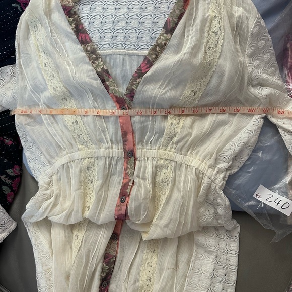 Floral Trim White Lace Tunic - Picture 11 of 12